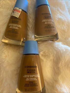 COVERGIRL Clean Matte Liquid Foundation - Deep Golden (570)